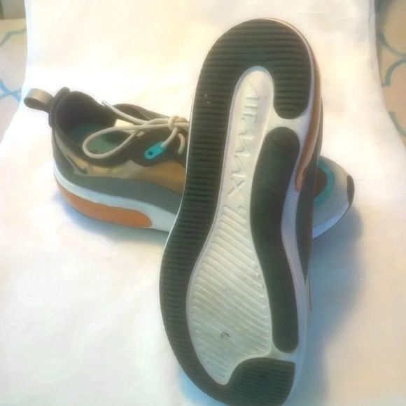 Woman’s Nike Air Max Size 8.5 very good used condition - Picture 5 of 5